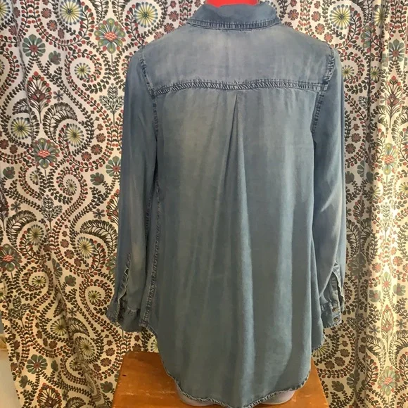 Comfortable Liz Lange Maternity Top - Picture 6 of 8